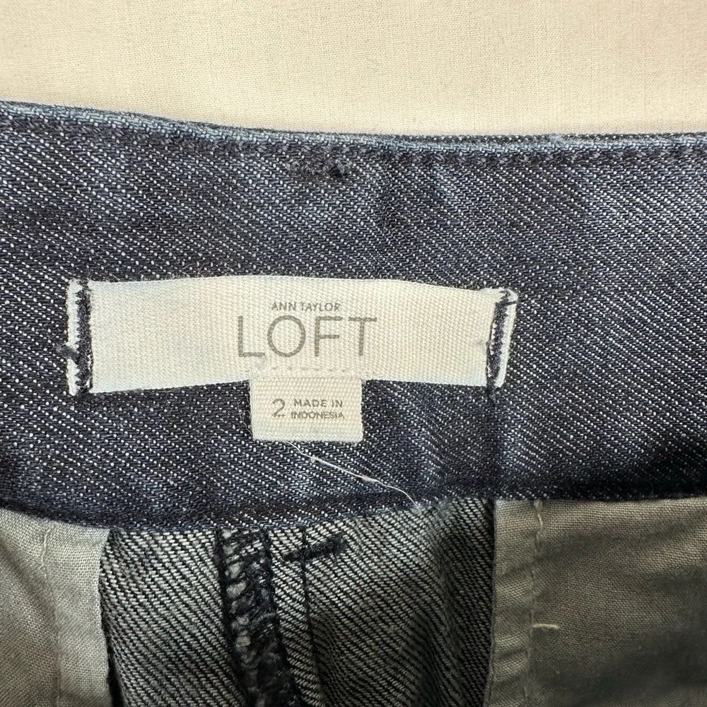 Ann Taylor LOFT SZ 2 Rivera‎ Jean Shorts Low-Rise Pockets Dark Wash Zip-Fly Blue